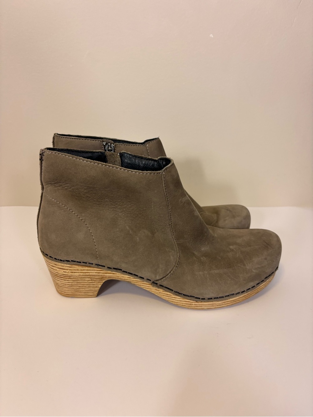 Dansko Taupe Leather Ankle Booties with Low Stacked Heel 40 = 9.5-10